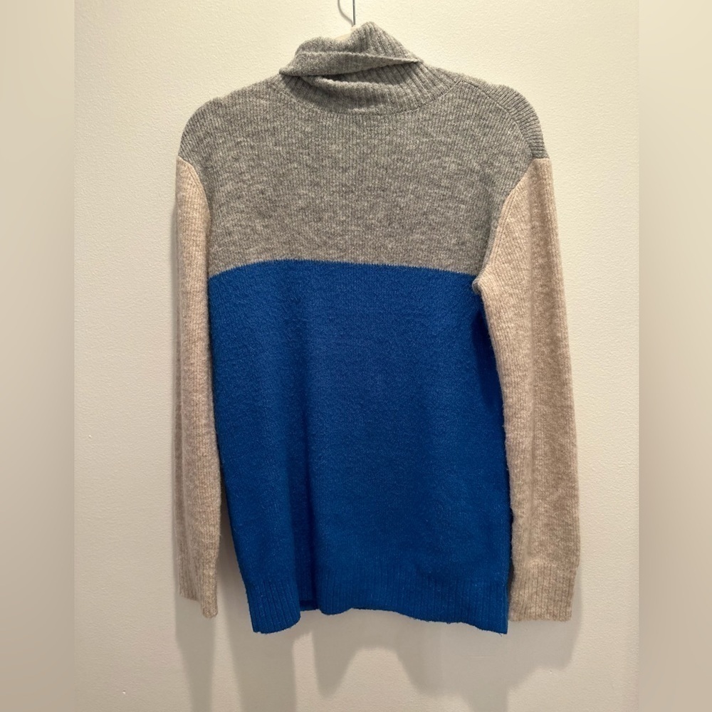 Refine Colorblock Sweater - Picture 6 of 10